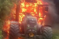 20230623 Traktorbrand in Nöstach/Hafnerberg NÖ Bezirk BADEN